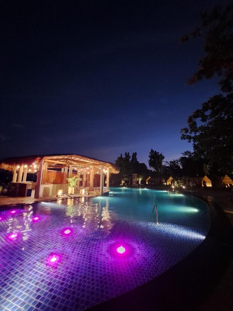 Mactan Newtown 8 Boulevard Deluxe Punta Engaño Exterior foto
